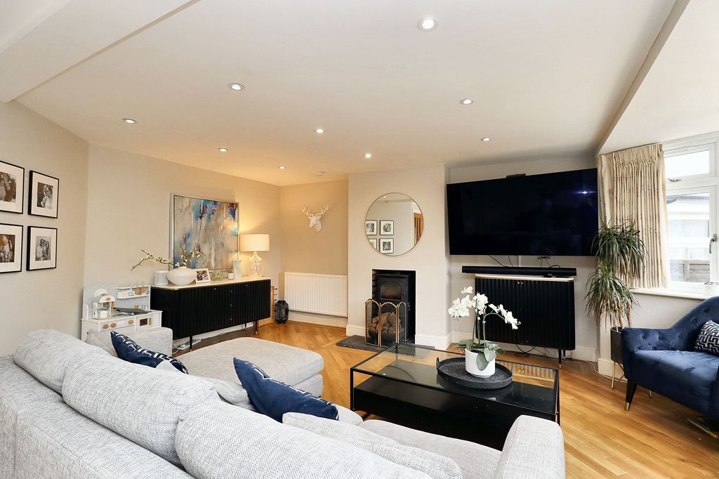 Property photo 2 of 19