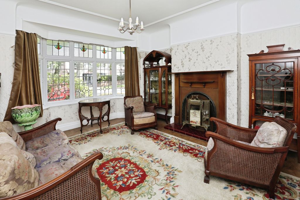 Property photo 3 of 15 Lounge
