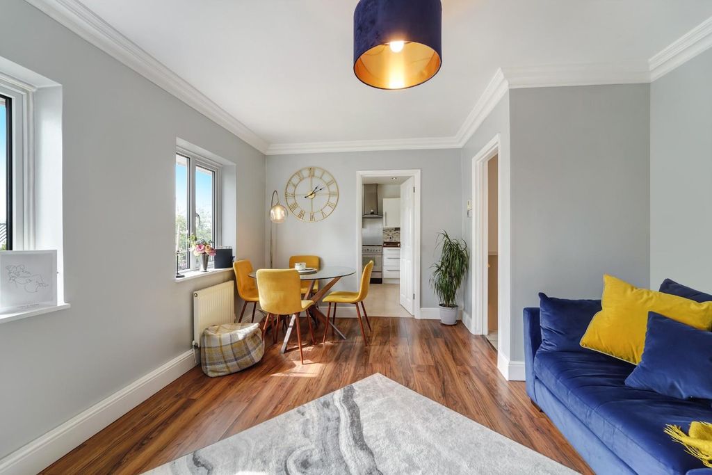 Property photo 3 of 14 Rosebank