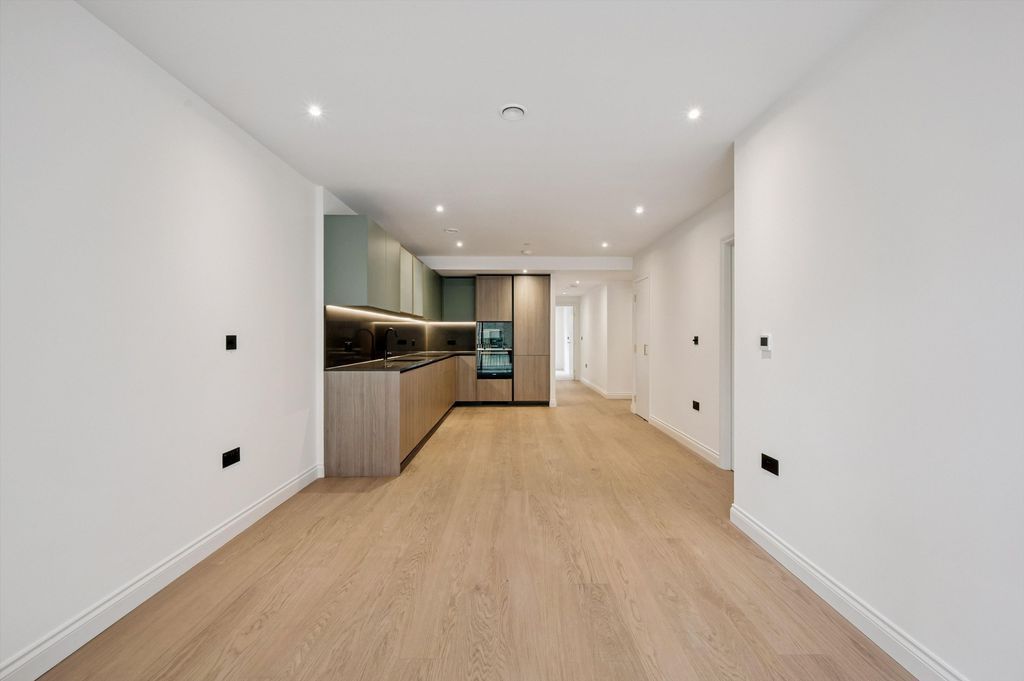 Property photo 2 of 17 Image