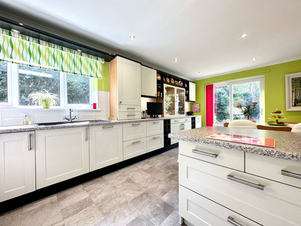 Property photo 2 of 16 Kitchen