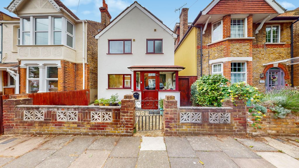 Property photo 1 of 18