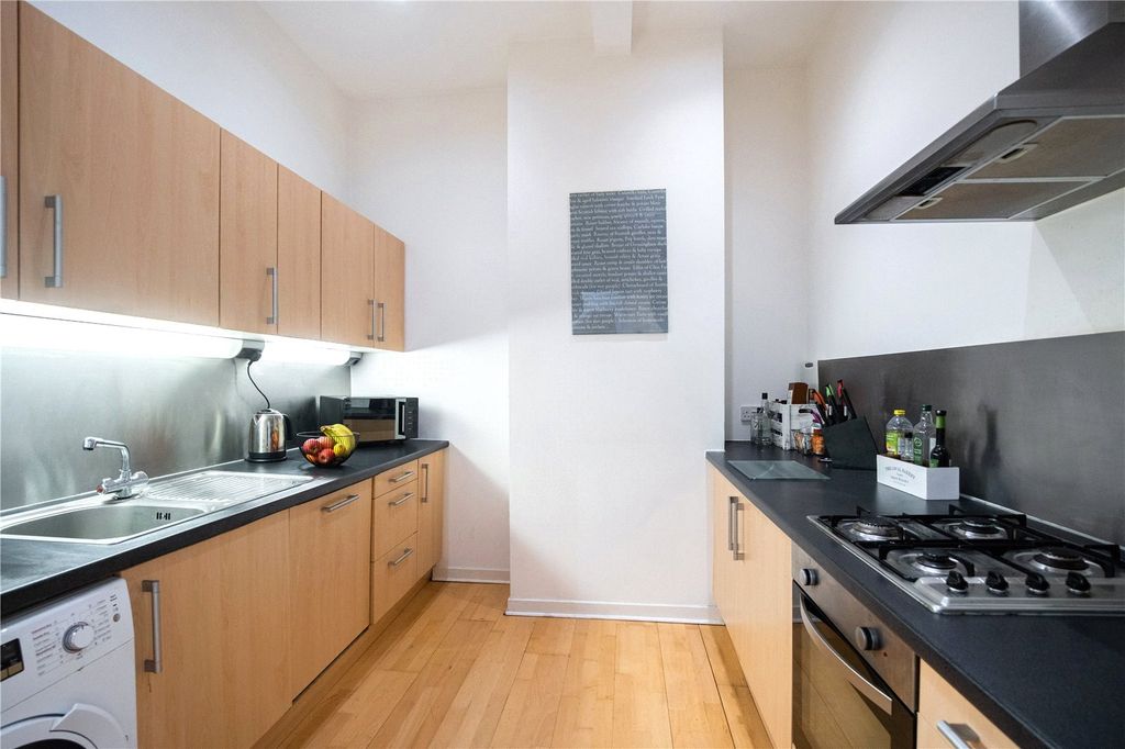 Property photo 3 of 17 Picture No. 33