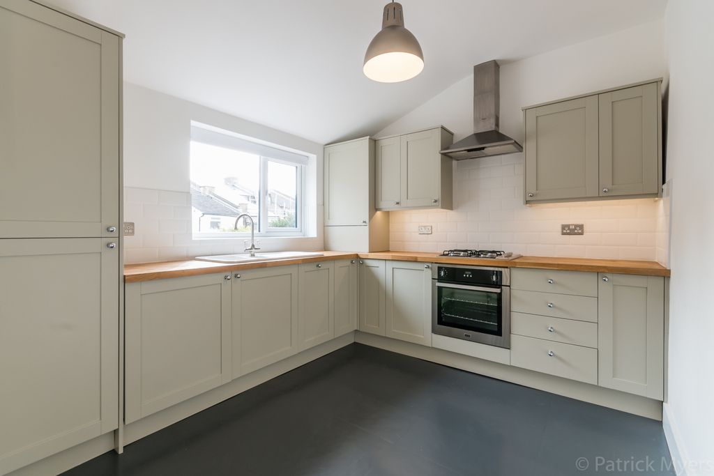Property photo 2 of 14 Kitchen