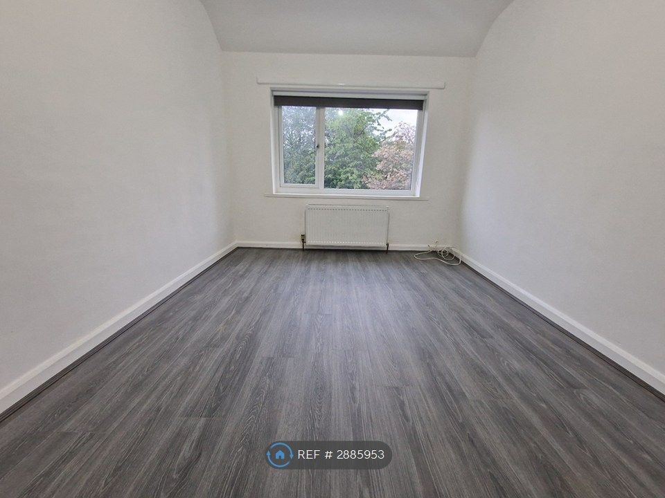 Property photo 3 of 9 Bedroom 1