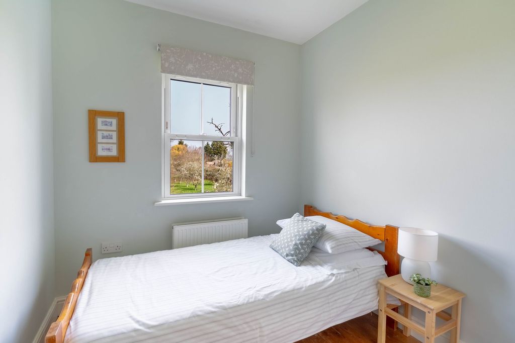 Property photo 3 of 27