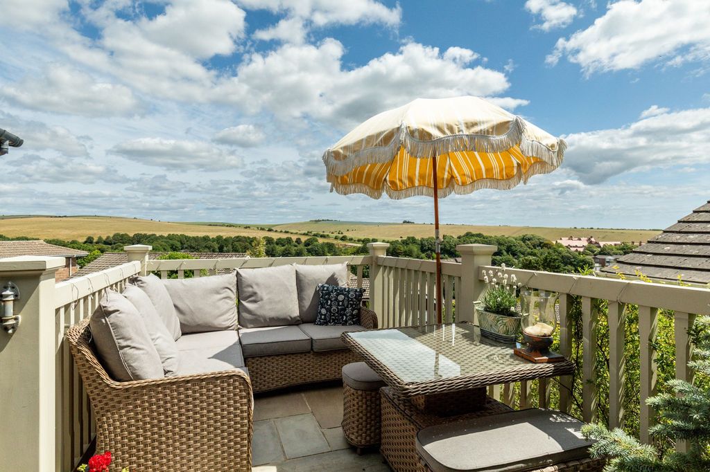 Property photo 2 of 24