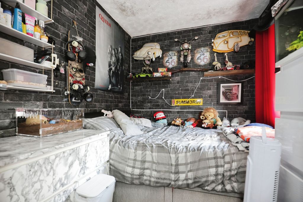 Property photo 1 of 11