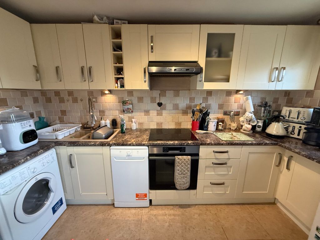 Property photo 2 of 6 4788563