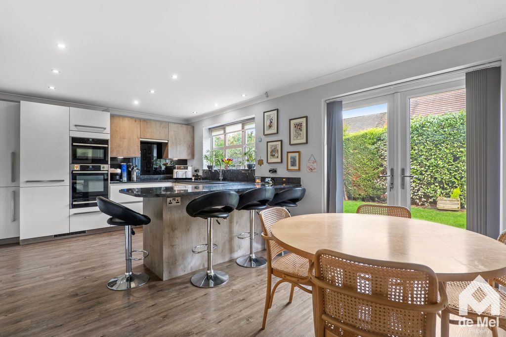 Property photo 2 of 17 Photo 11