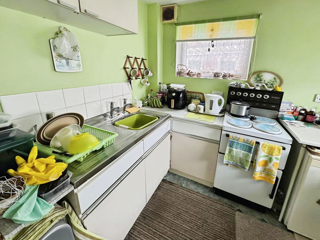 Property photo 2 of 11 516436Ae-Fd7Fc9c3-B60c-437c-A1Ab-0d90Da137145