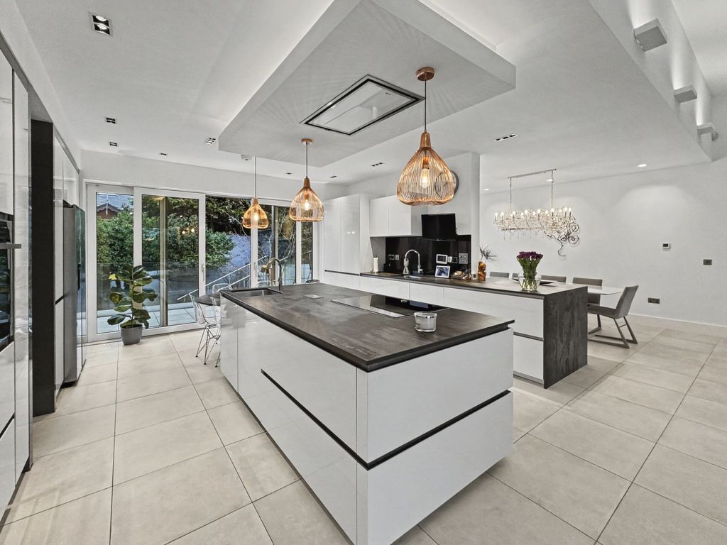 Property photo 2 of 42