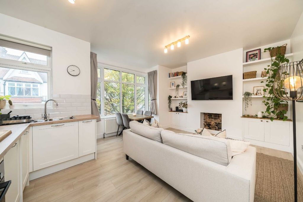 Property photo 3 of 10