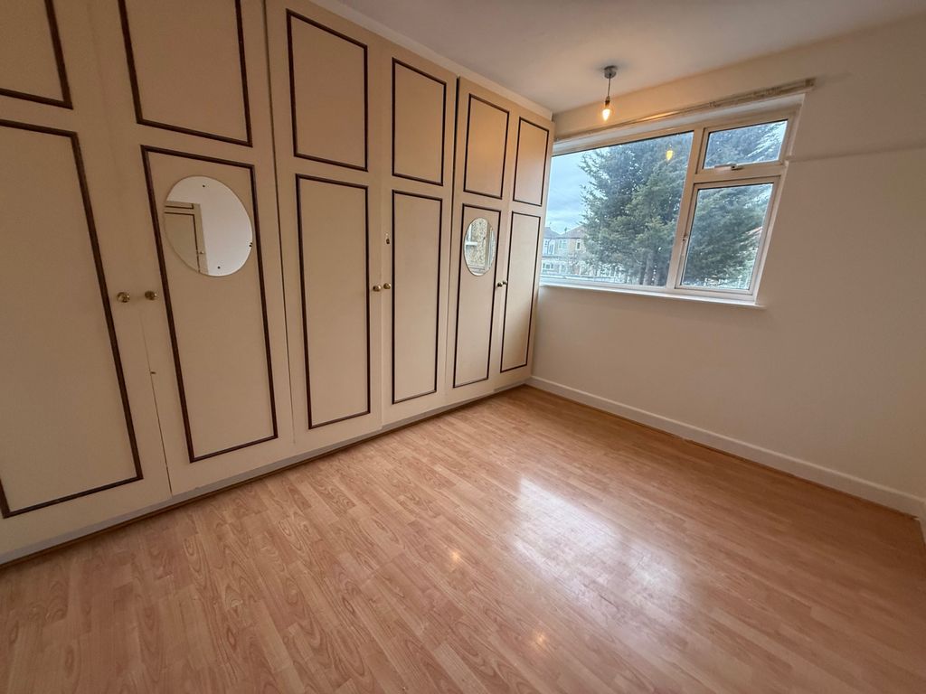 Property photo 3 of 7 Gallery