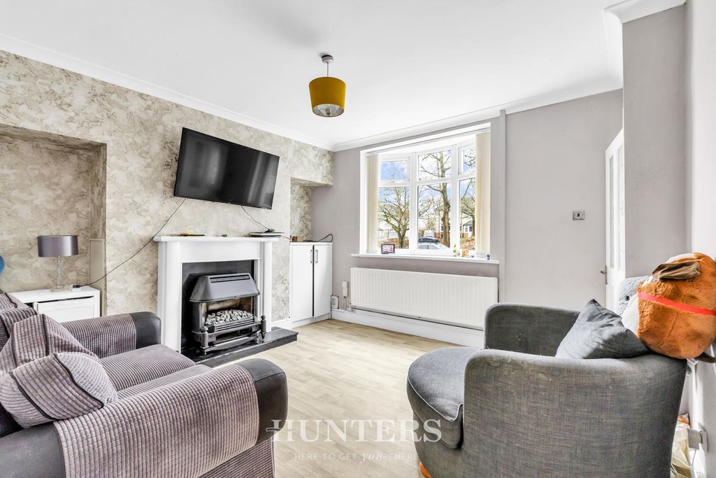 Property photo 3 of 18 Living Room