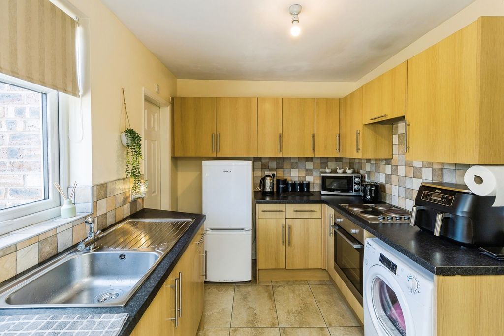 Property photo 3 of 15 Kitchen