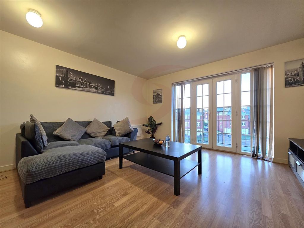 Property photo 3 of 9 Lounge Area