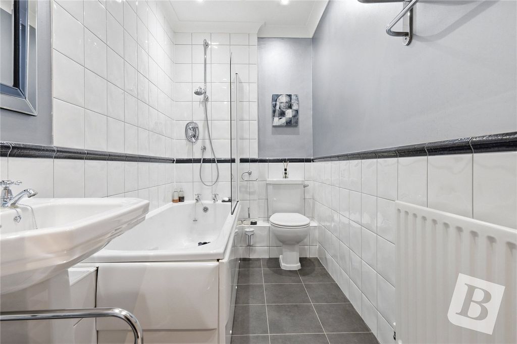 Property photo 2 of 16 Family Bathroom