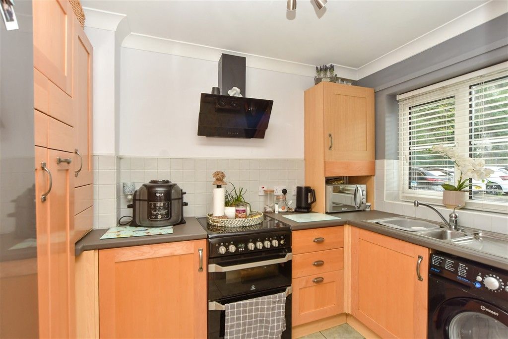 Property photo 1 of 11 Kitchen