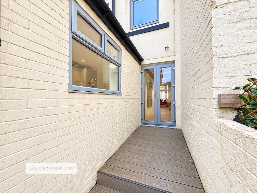 Property photo 2 of 27