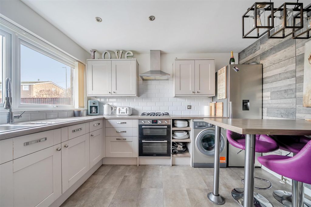 Property photo 2 of 16 Kitchen/Breakfast Room