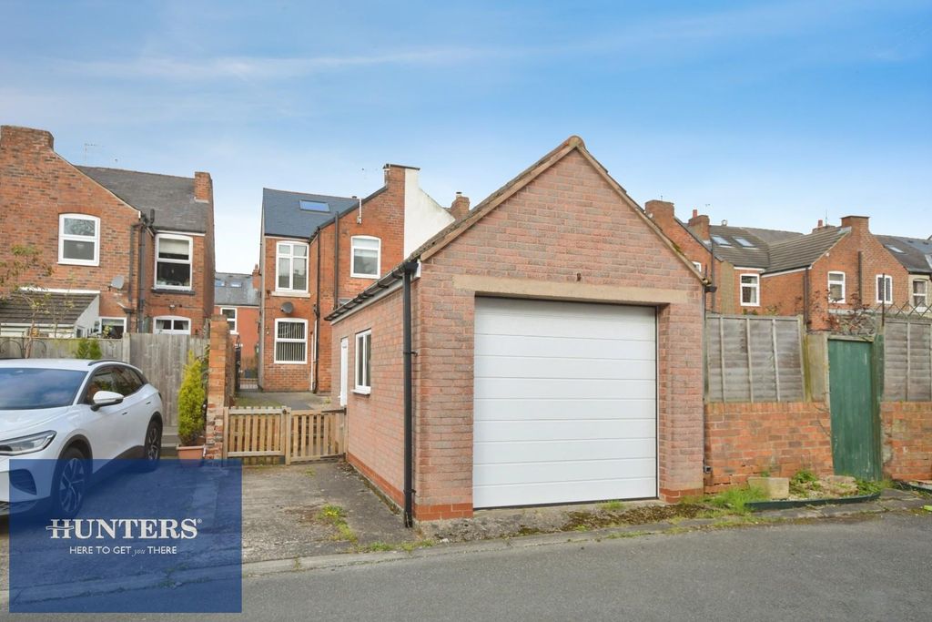 Property photo 2 of 17 Garage.Jpg