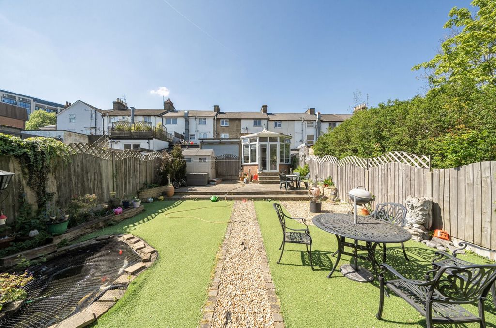 Property photo 1 of 25 1439459-20-69E8c6...