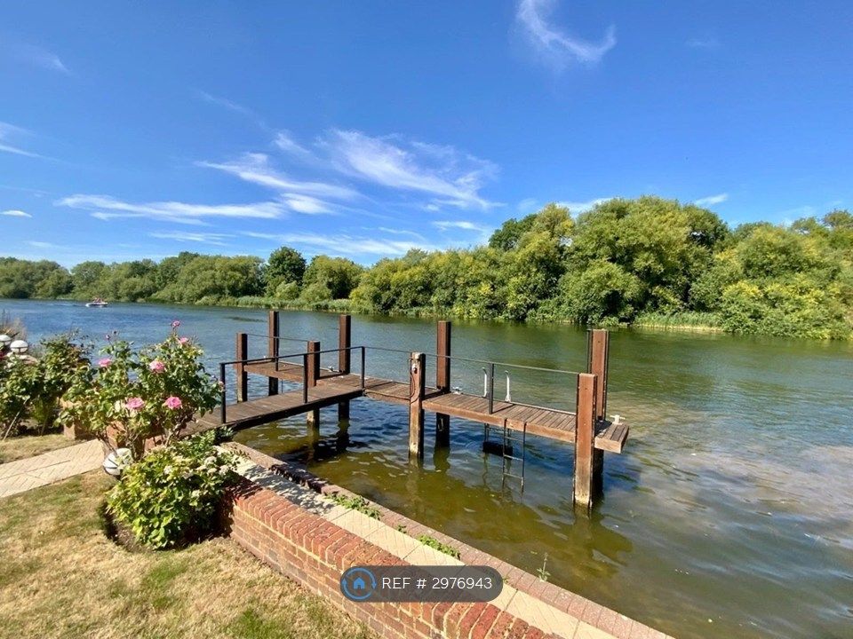 Property photo 3 of 12 Moat