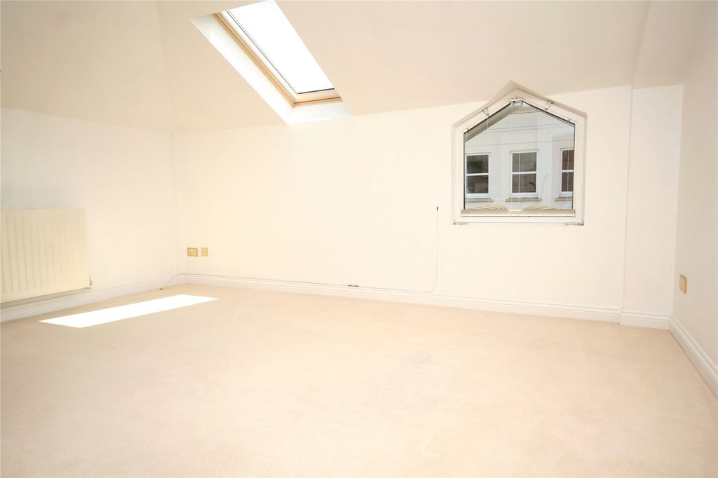 Property photo 3 of 11 Picture No. 18