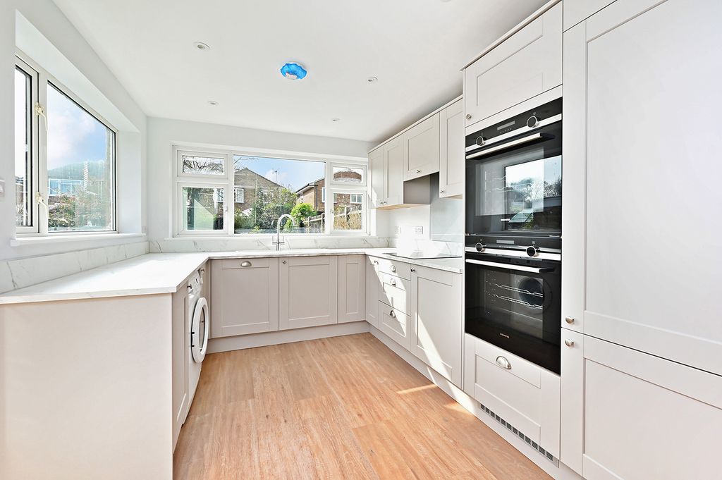 Property photo 3 of 9 6 Olde Farm Drive1