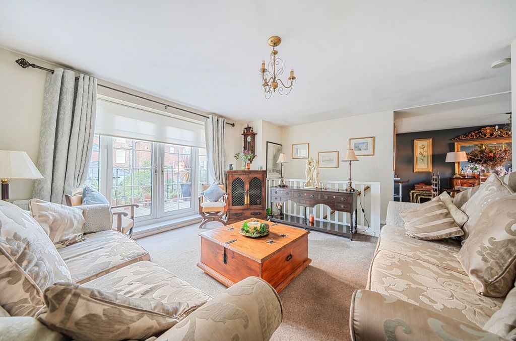 Property photo 2 of 10 1384607-18-692081...