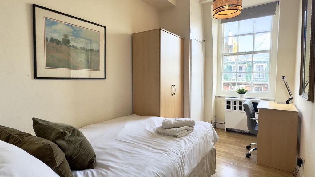 Property photo 3 of 8 Bedroom