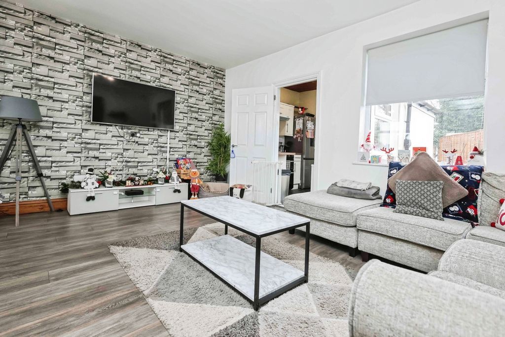 Property photo 3 of 22 Pbox-Img.Jpg