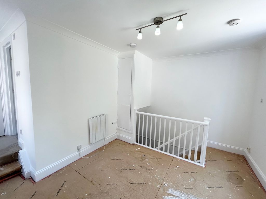 Property photo 3 of 9 Bedroom