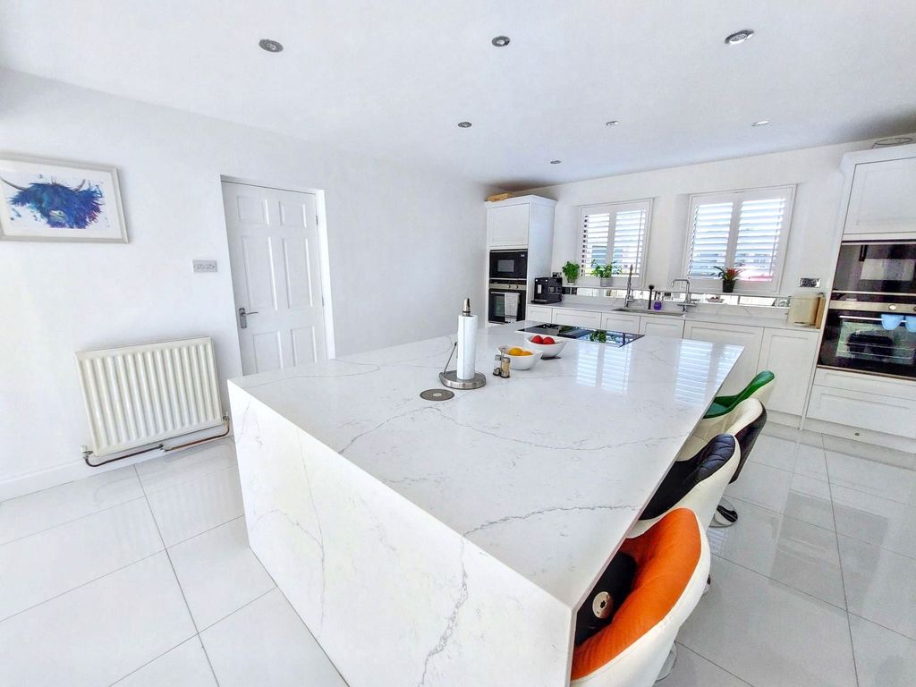 Property photo 3 of 32