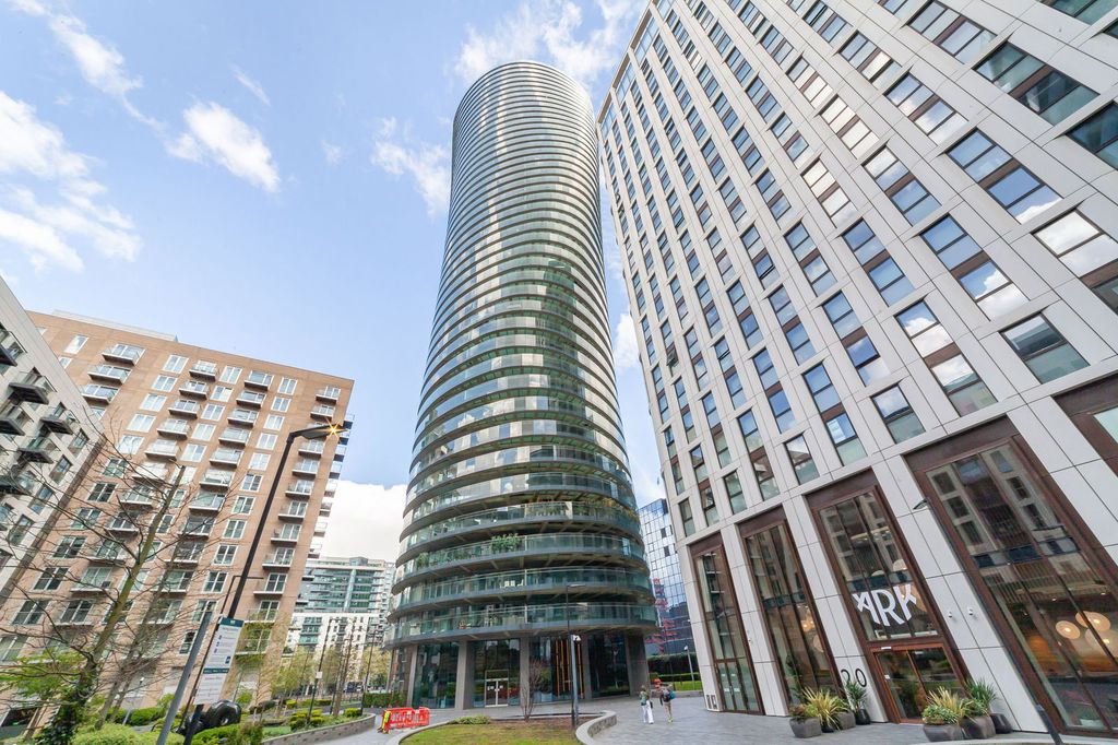 Property photo 2 of 18