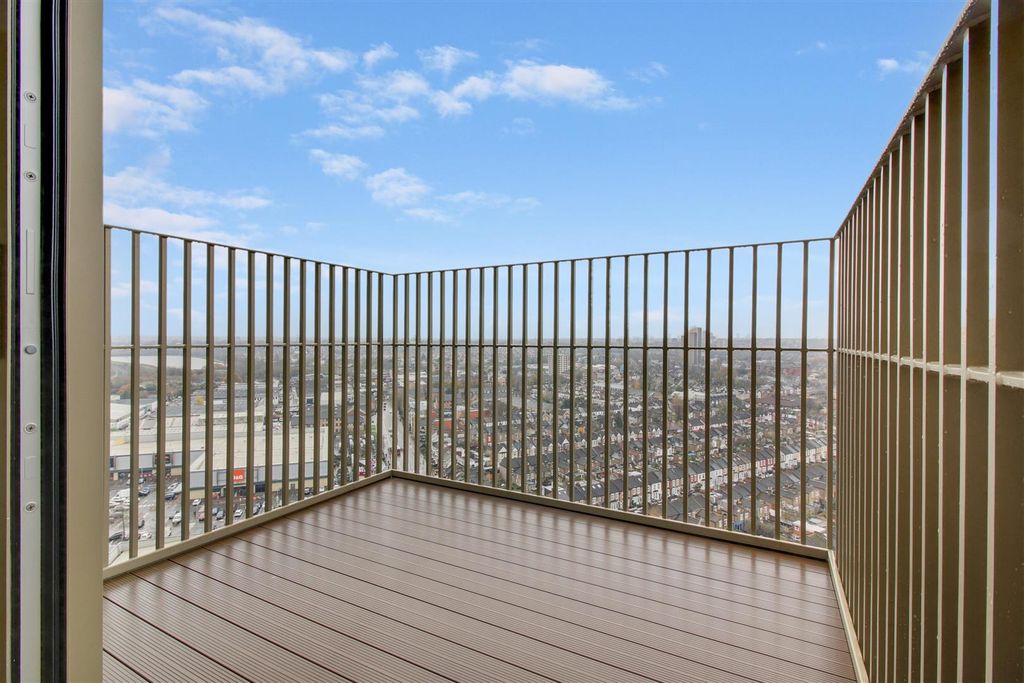 Property photo 2 of 9 Wayne &amp; Silver