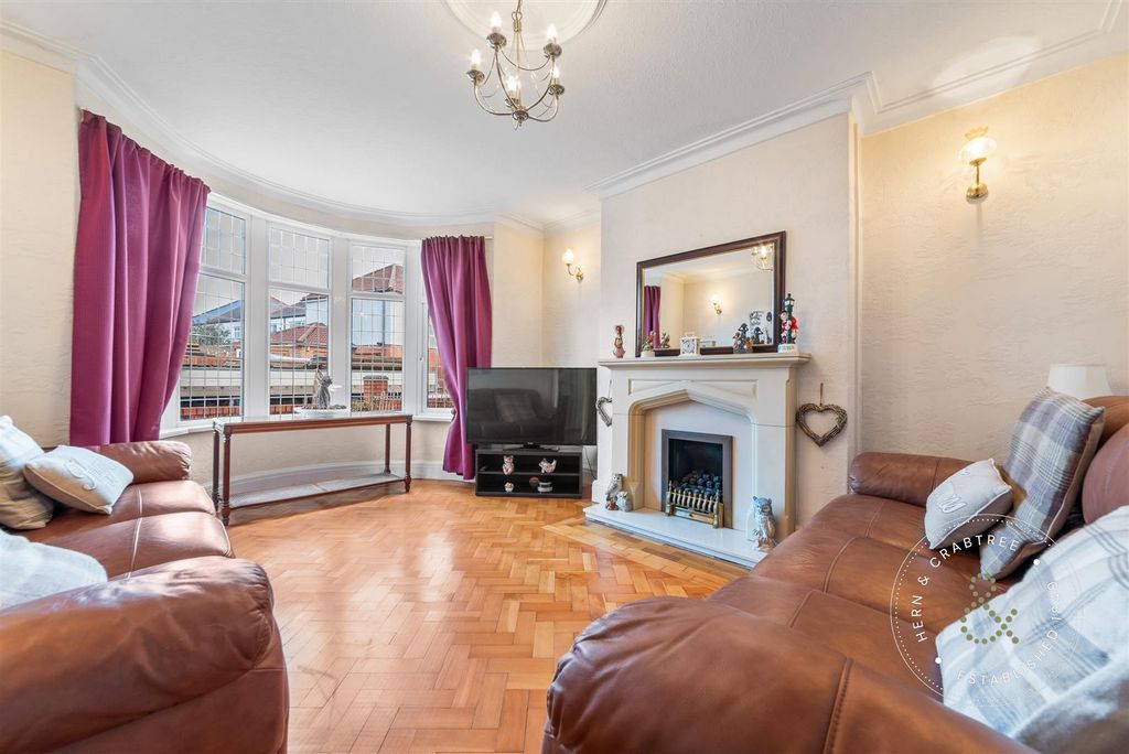 Property photo 2 of 29 Pencisely-Crescent-13.Jpg