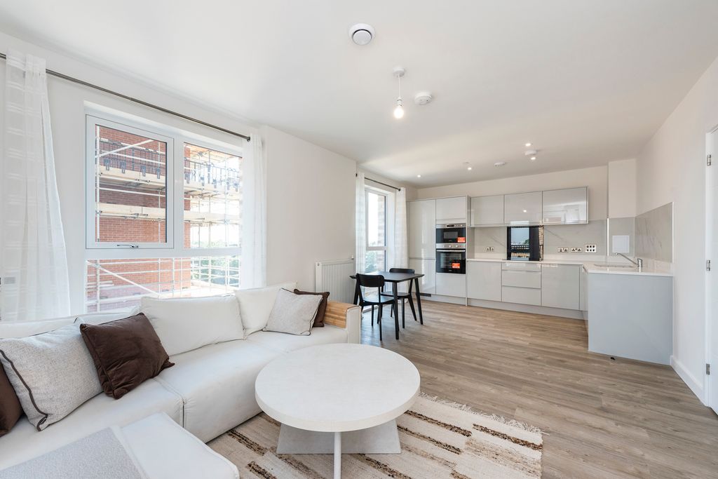 Property photo 3 of 11 Pbox-Img.Jpg