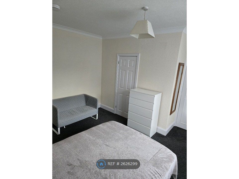 Property photo 2 of 15 Flat 5 - Bedroom