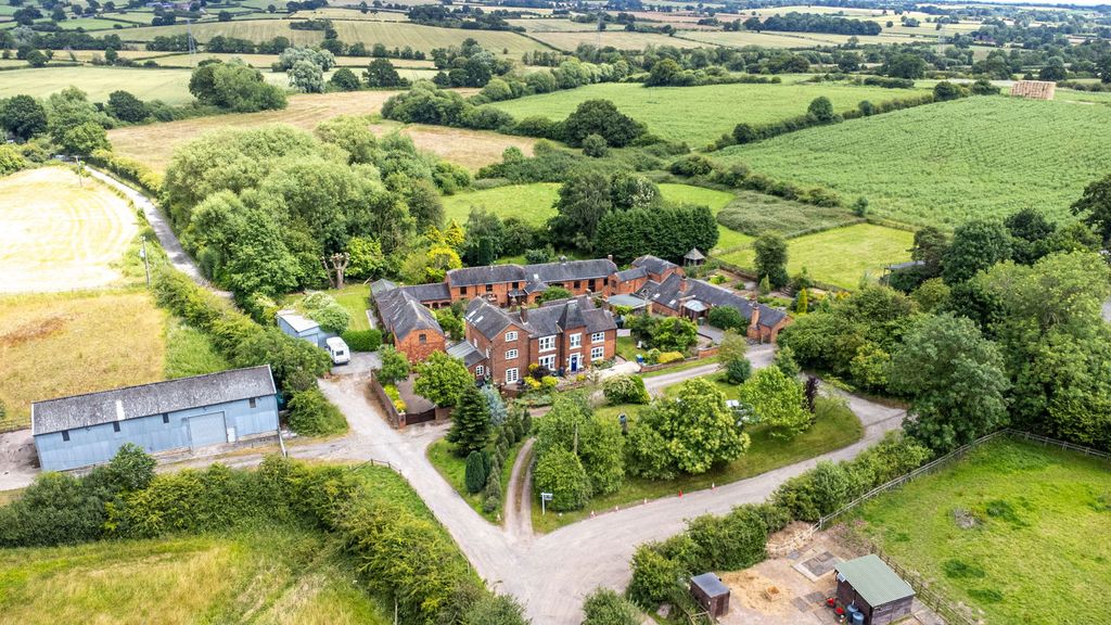 Property photo 2 of 37