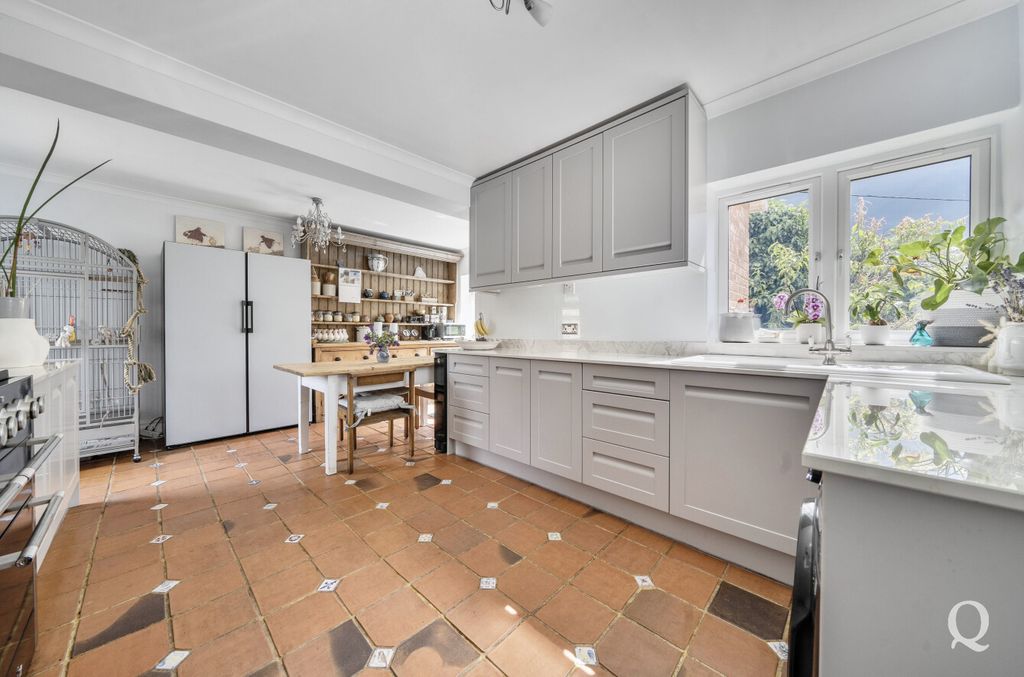 Property photo 2 of 32 F7Dee098-F4Ed-46c...