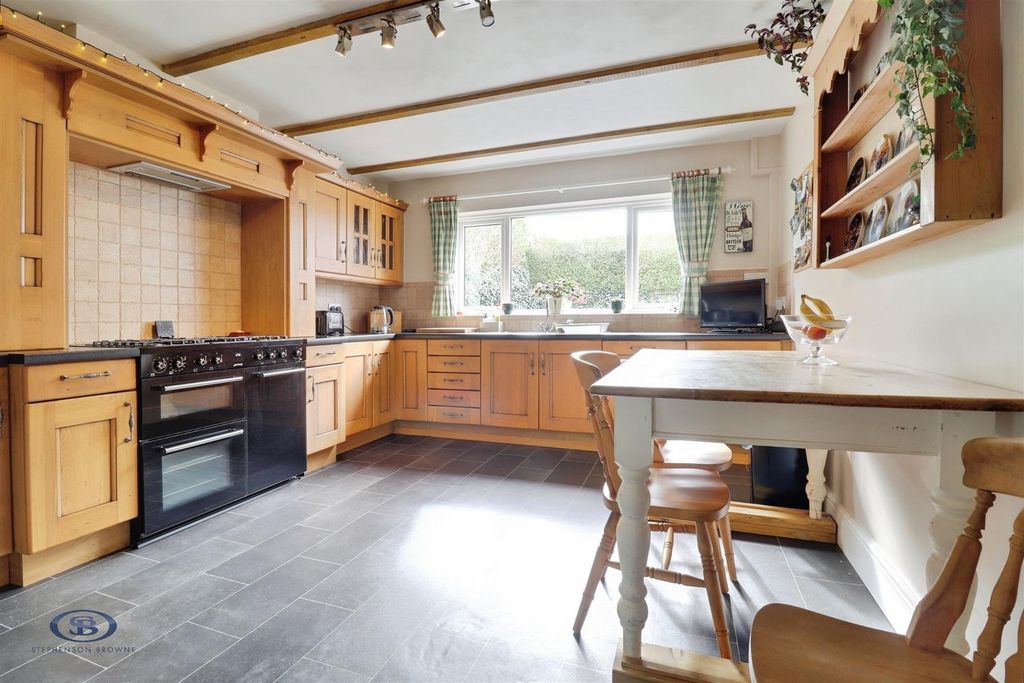 Property photo 2 of 28