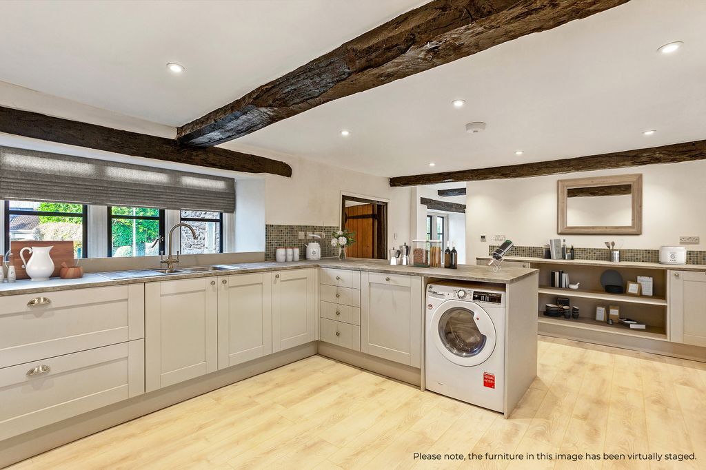 Property photo 3 of 17 Kitchen