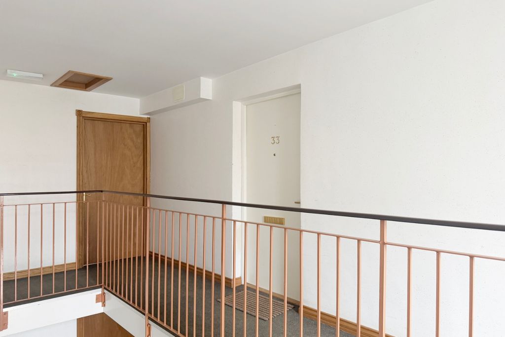 Property photo 2 of 28