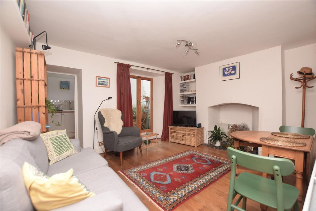Property photo 1 of 6