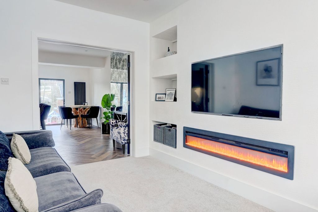 Property photo 3 of 23