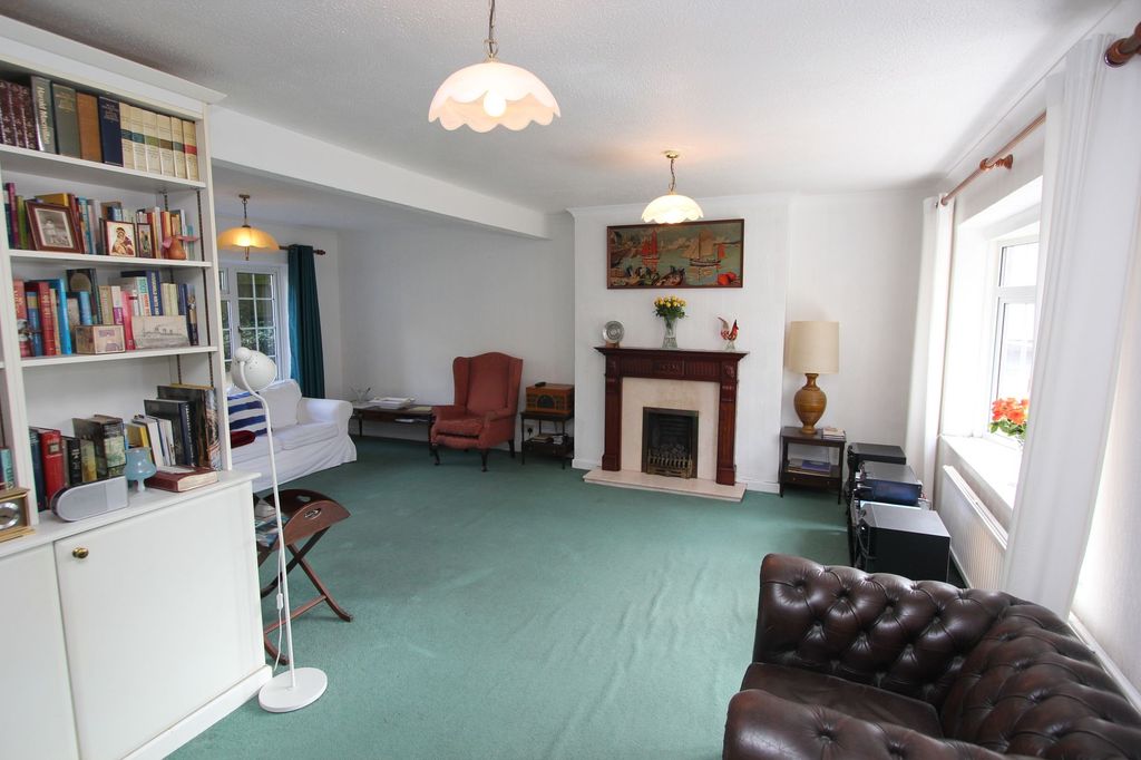 Property photo 2 of 33