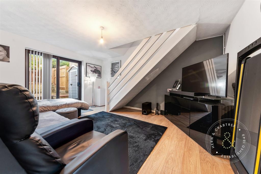 Property photo 3 of 29 Glan-Y-Ffordd-11.Jpg