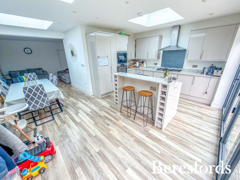 Property photo 2 of 32 Picture No. 30